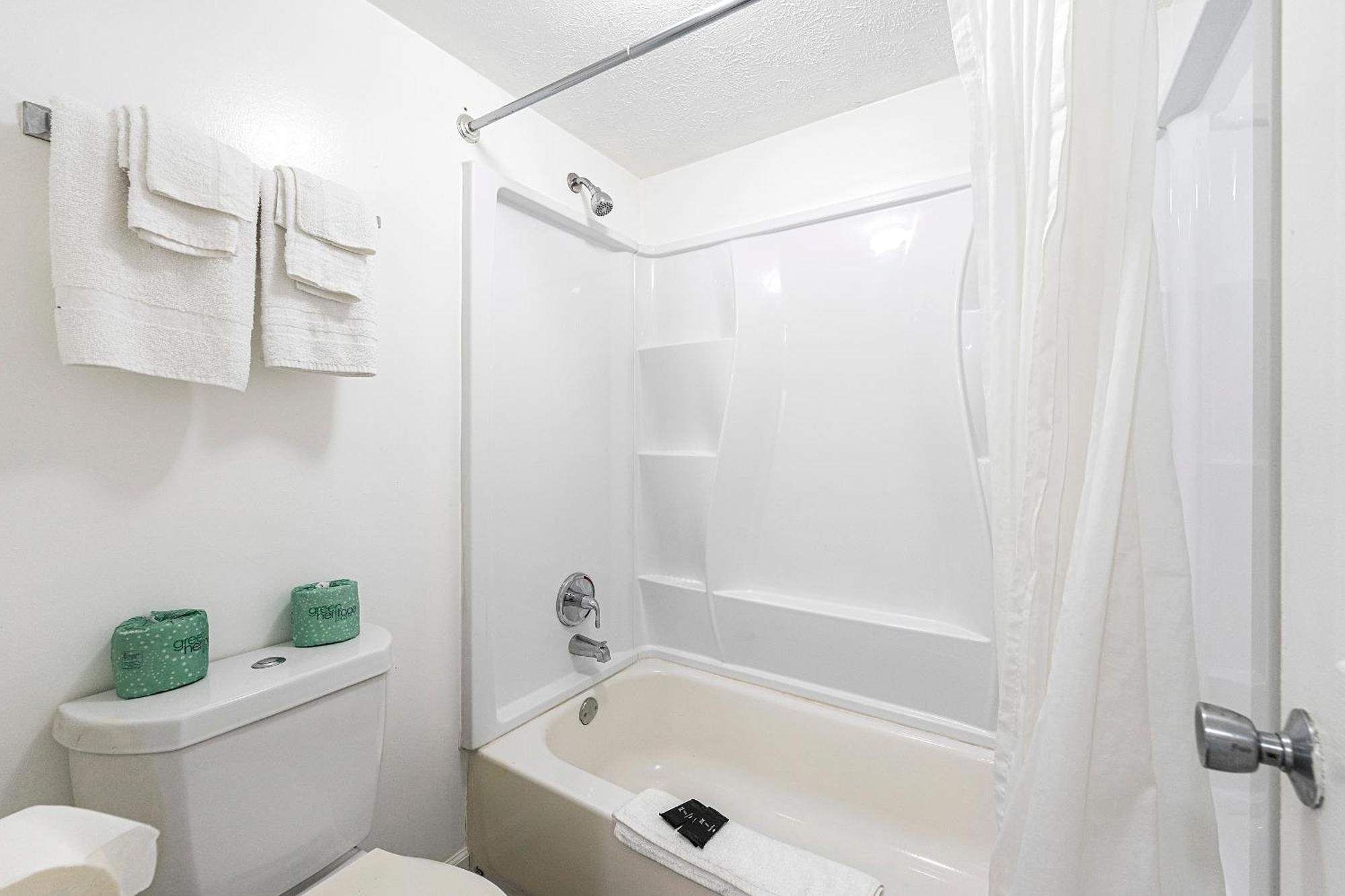 Hotel Budgetel And *