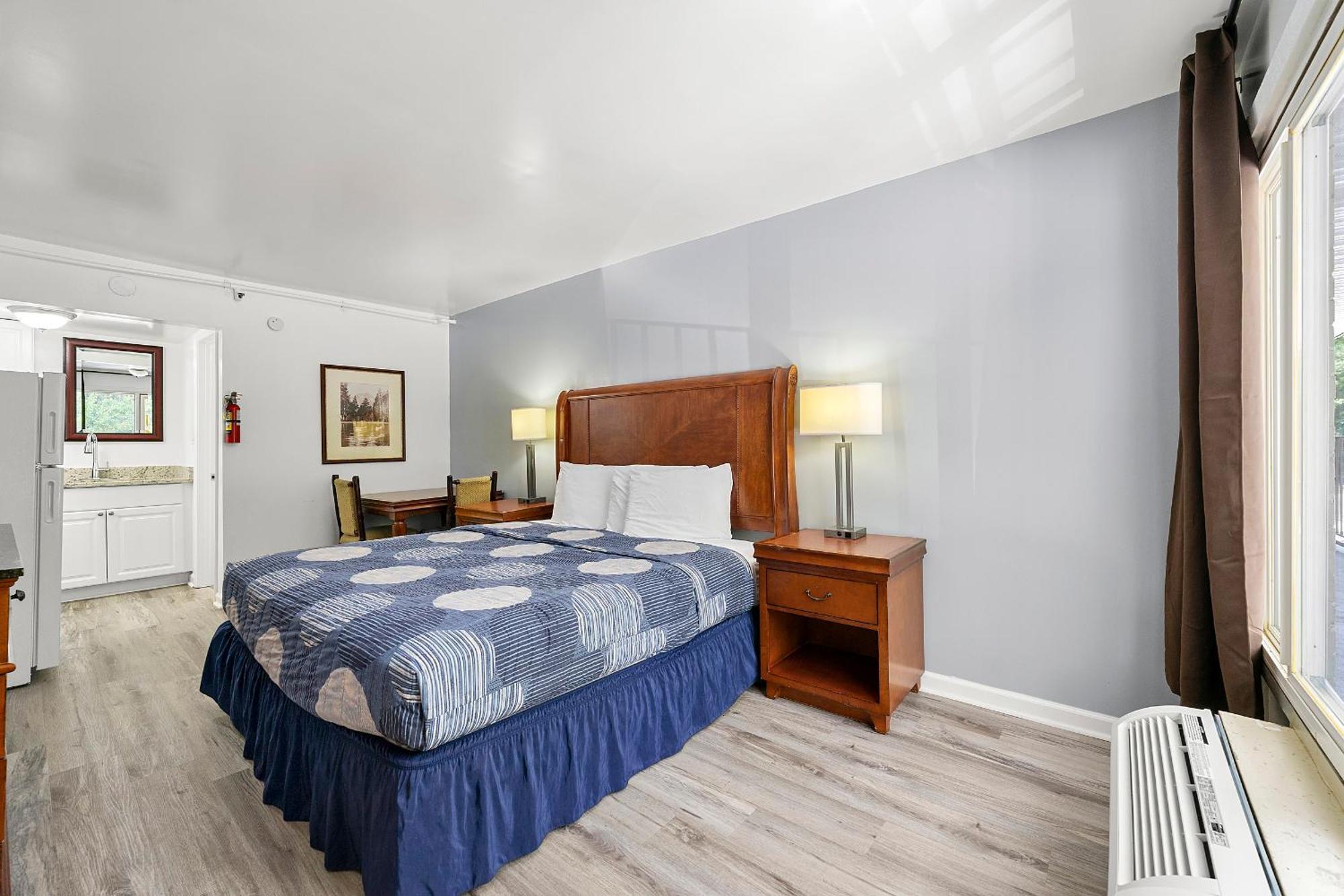 Budgetel And Hotel Lodge West