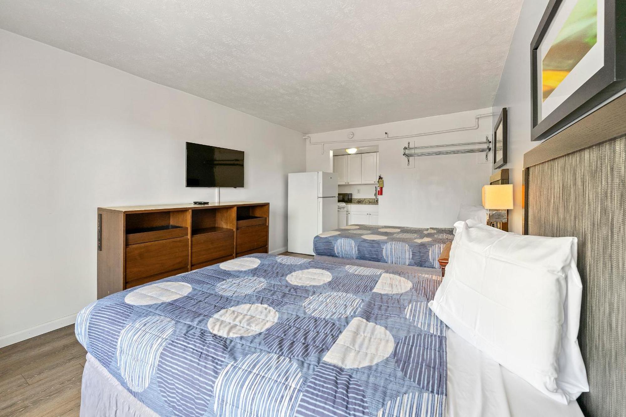 Hotel Budgetel And *