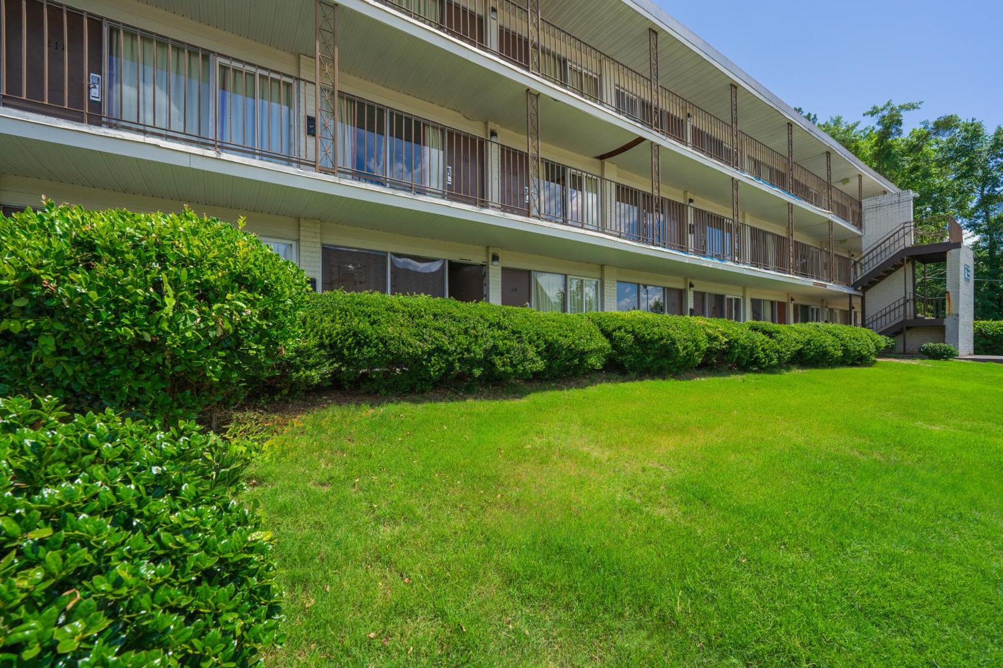 Budgetel And Hotel Lodge West