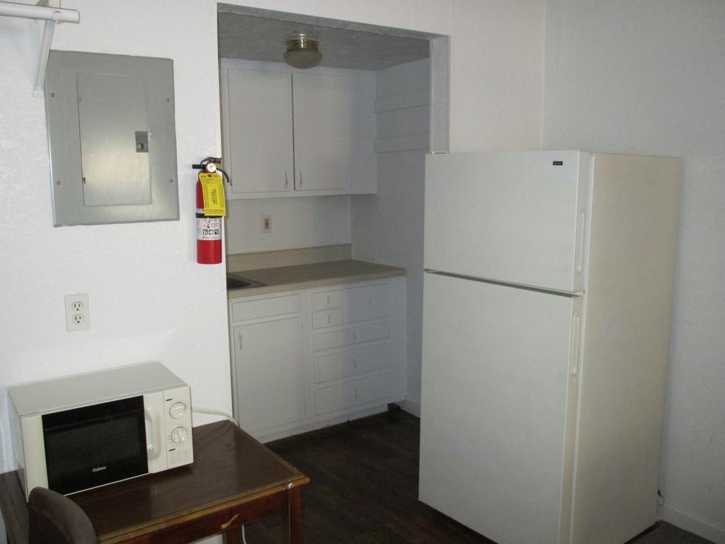 Budgetel And Hotel Lodge West
