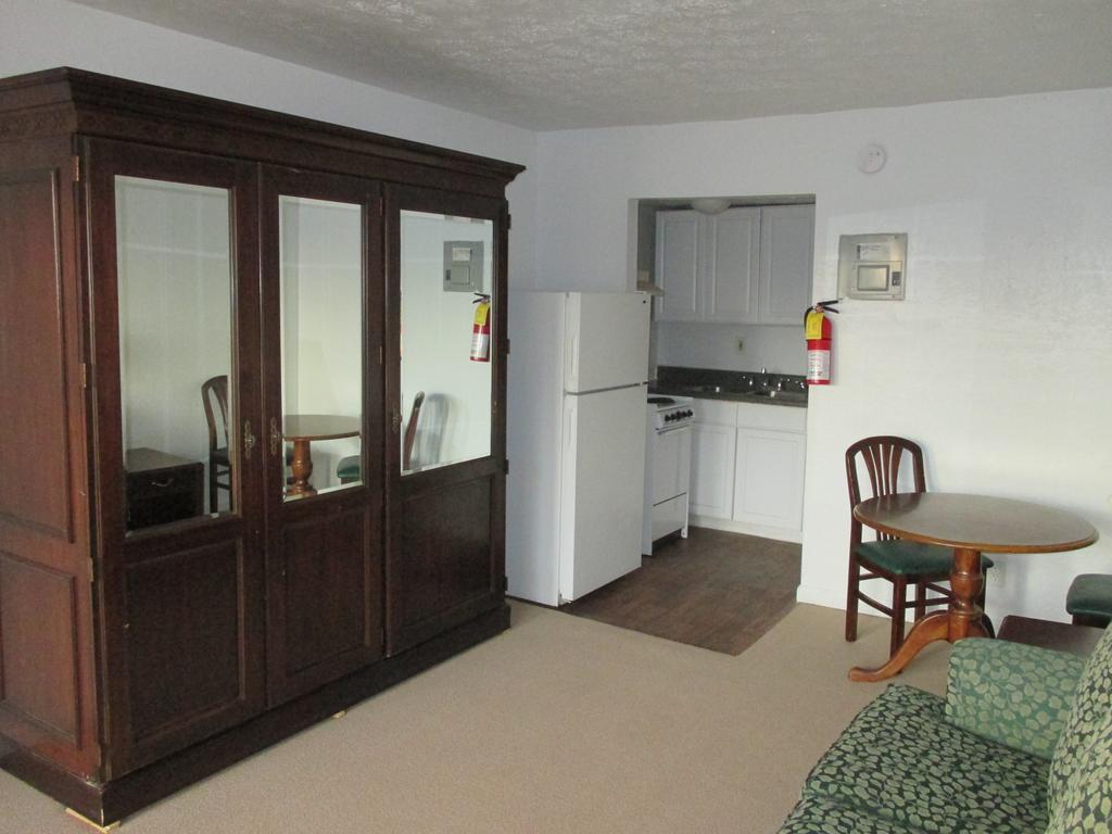 Hotel Budgetel And Lodge West